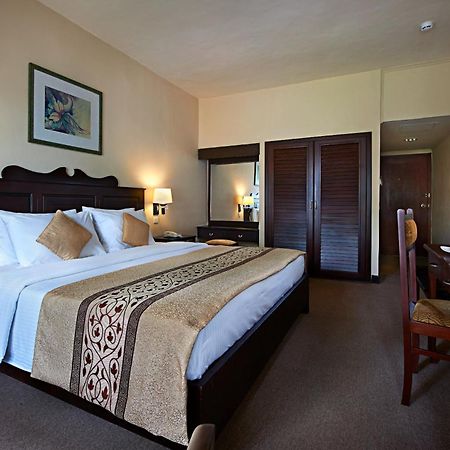 Berjaya Hotel Colombo Dehiwala-Mount Lavinia Bagian luar foto