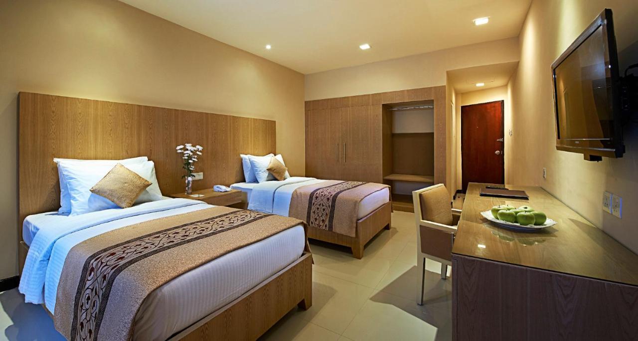Berjaya Hotel Colombo Dehiwala-Mount Lavinia Bagian luar foto