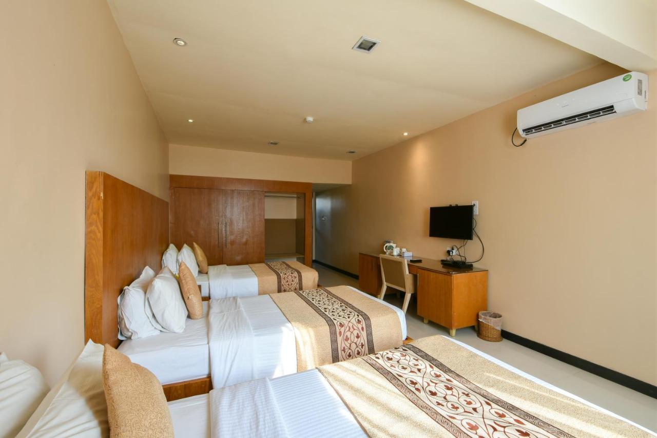 Berjaya Hotel Colombo Dehiwala-Mount Lavinia Bagian luar foto