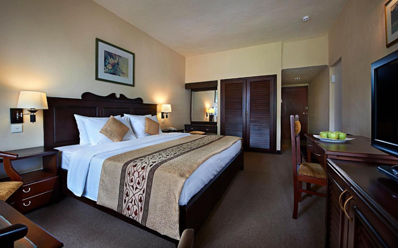 Berjaya Hotel Colombo Dehiwala-Mount Lavinia Bagian luar foto