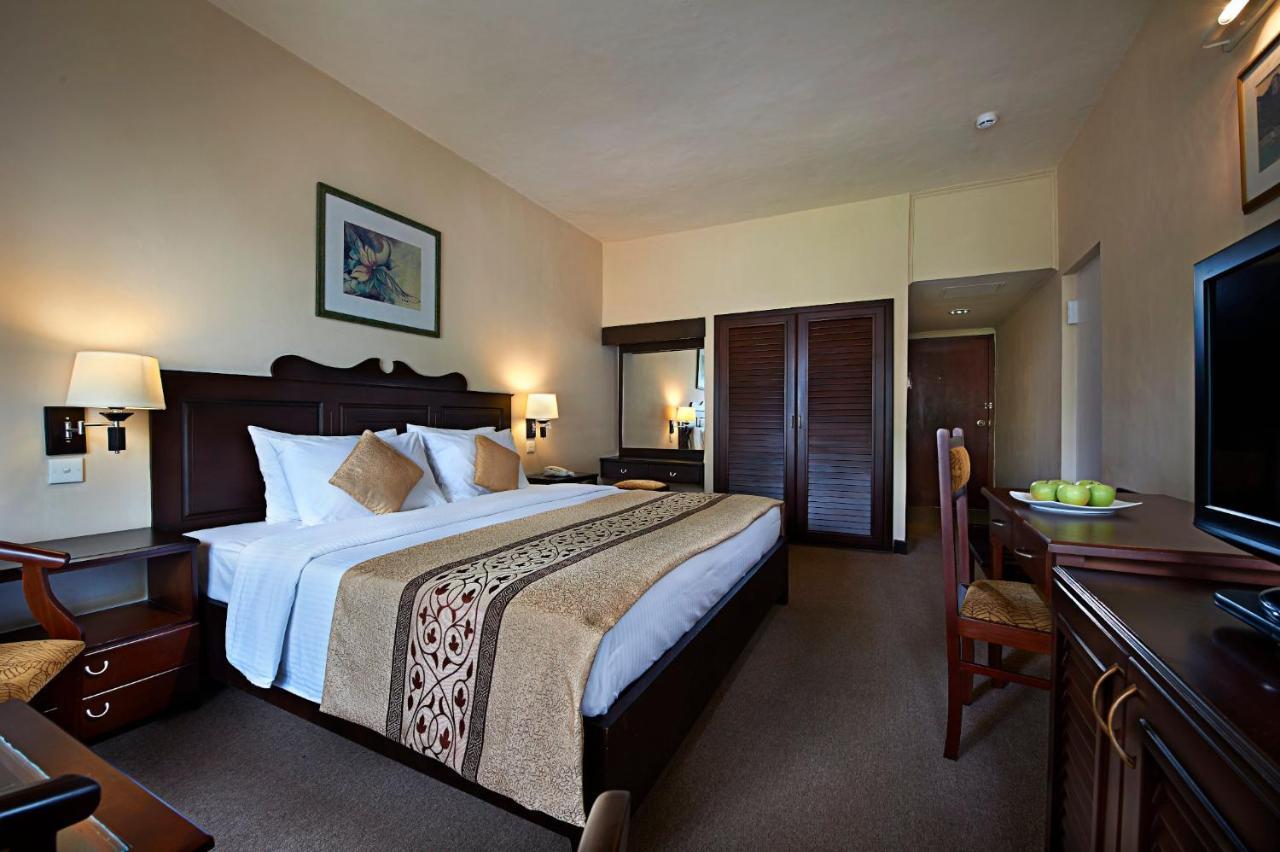 Berjaya Hotel Colombo Dehiwala-Mount Lavinia Bagian luar foto